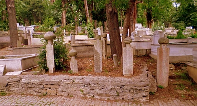Türkiye'nin En Kalabalık Mezarlığı: Karacaahmet Mezarlığı